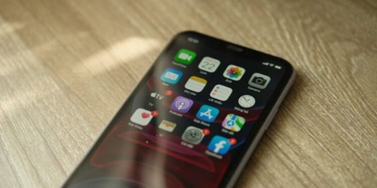 What Does E Mean on iPhone